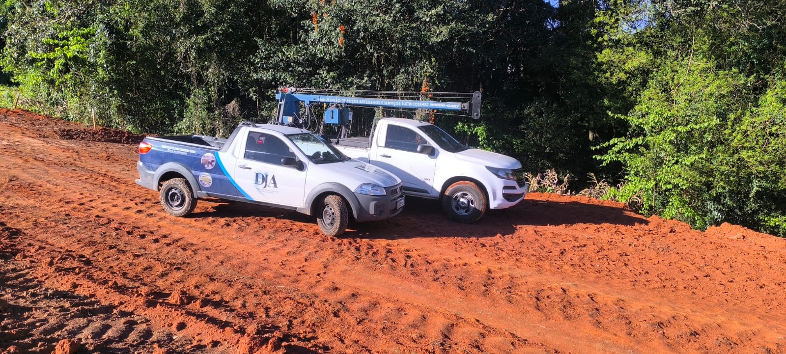 Veículos da DJA em atendimento em propriedade rural